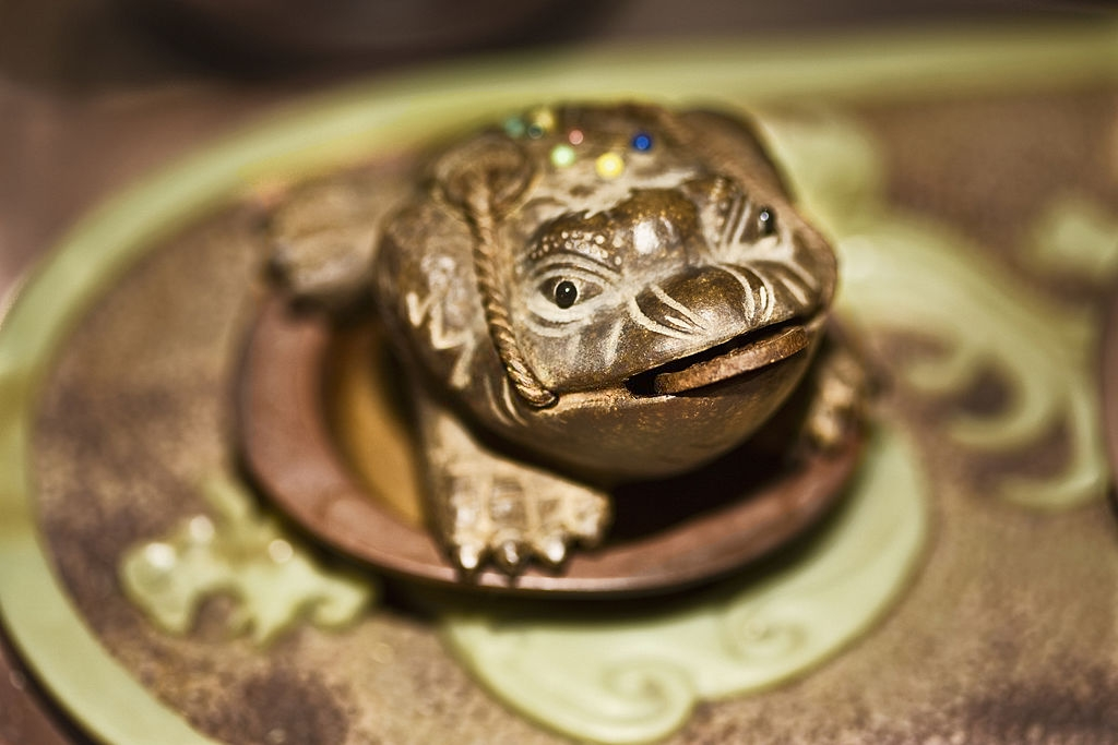 How to Place Your Feng Shui Money Frog for Good Luck