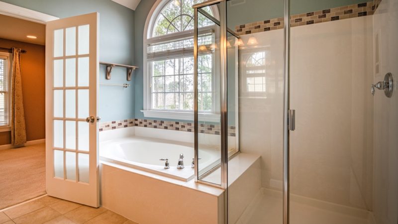 How to Clean Shower Doors Properly?