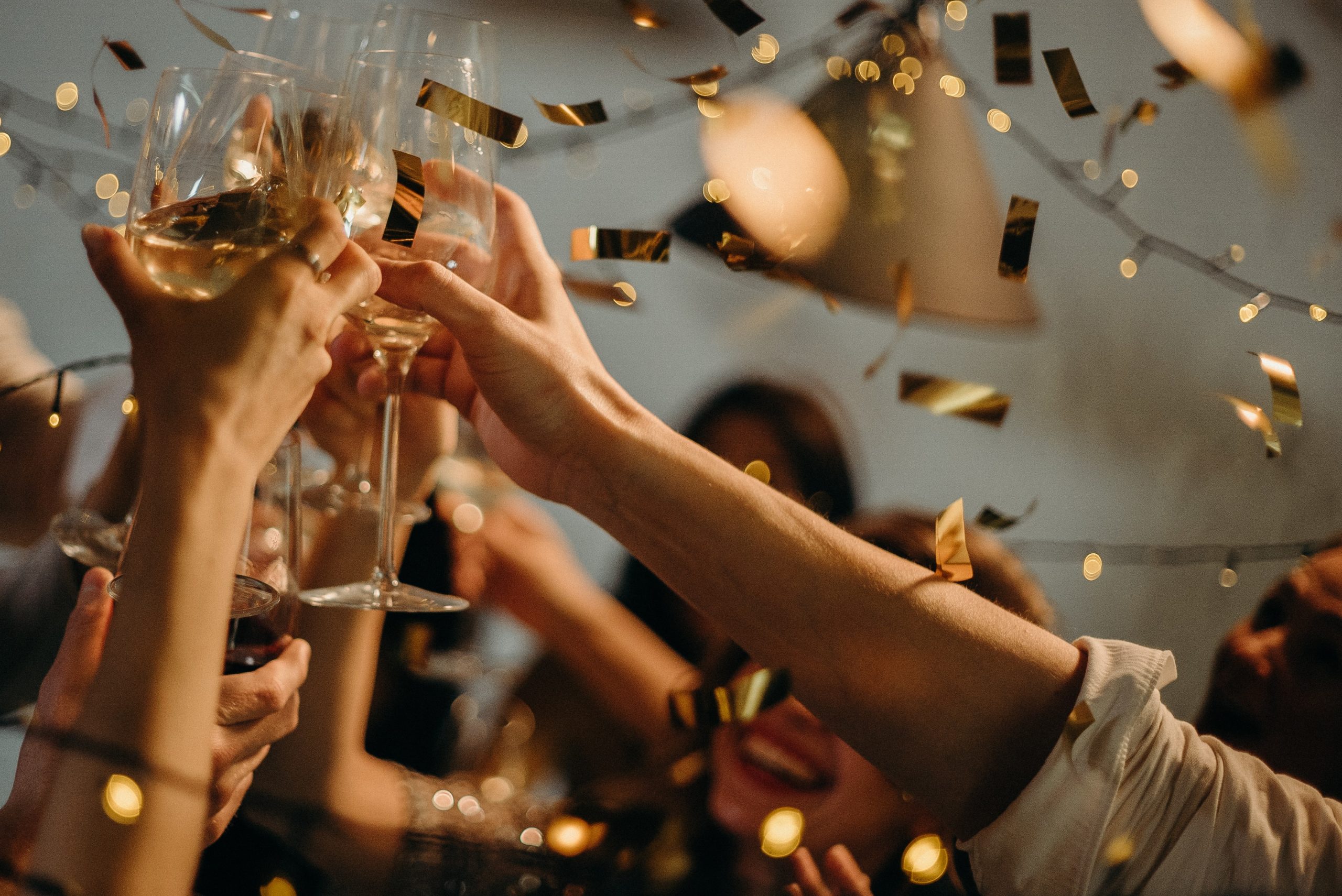 How to Throw a Party – Tips to Host an Unforgettable House Party