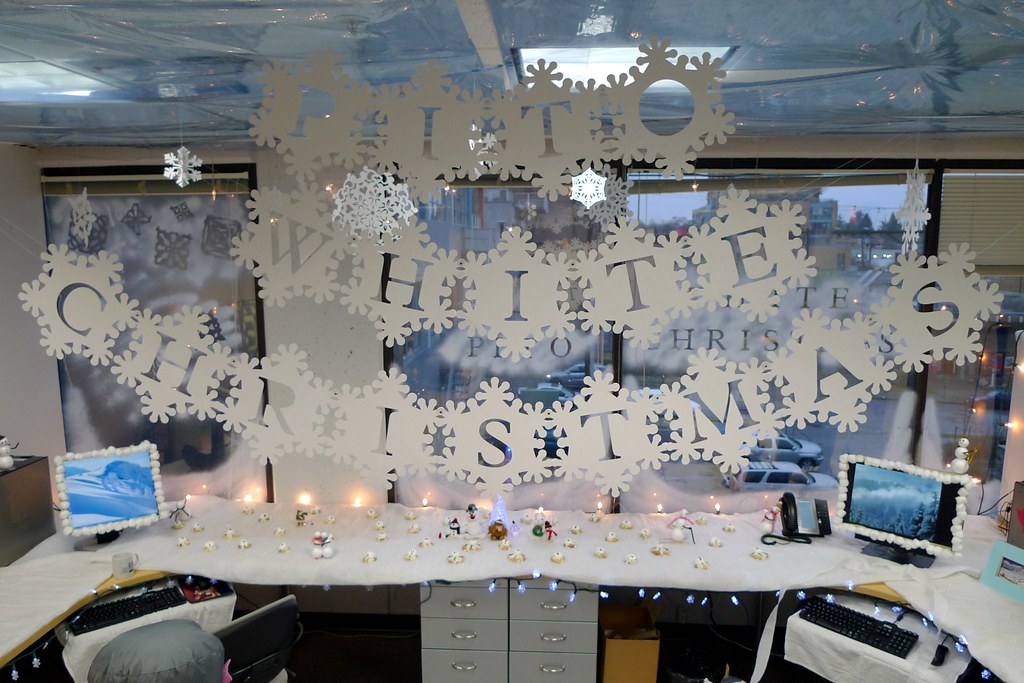 Stupefying Office Christmas Decoration Ideas To Enliven The Celebration